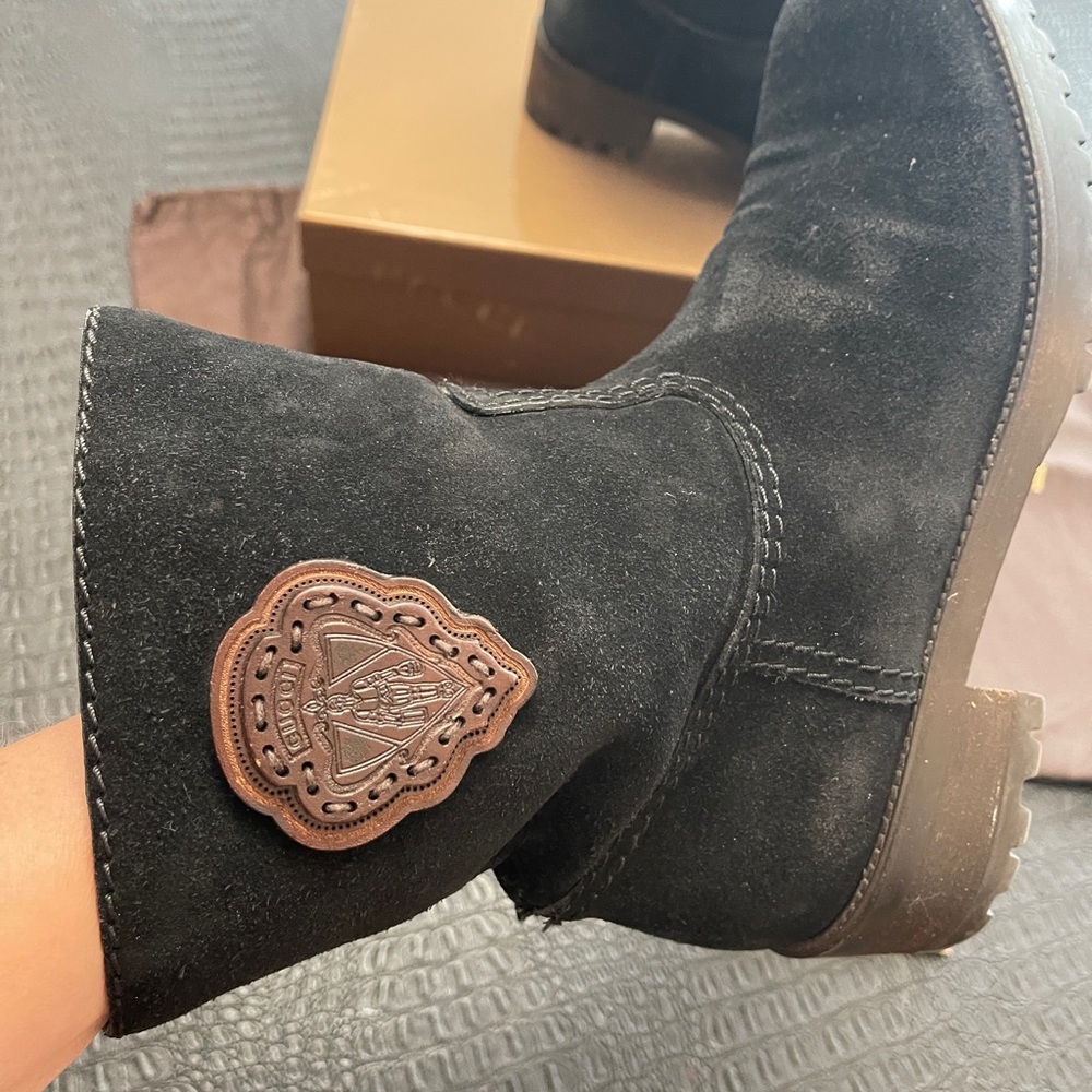 Gucci Boots Black Serling with Fur inside Easy Pull On Size 9